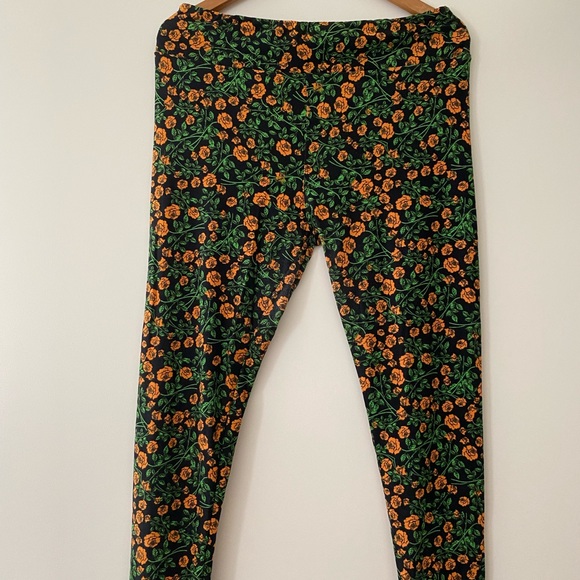 LuLaRoe Tall and Curvy Rose Pattern Leggings - Picture 2 of 4
